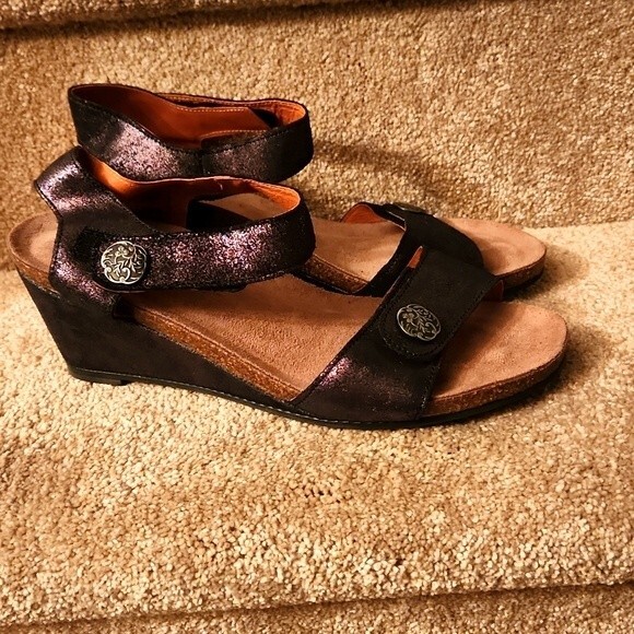 Taos Women's "Festival" Sandals in Color "Charcoal Metallic" Size 9/9.5 NIB - Picture 1 of 10